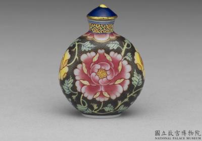 图片[2]-Glass-body painted enamel snuff bottle with winding peony branches on a black background, Qing dynasty, Qianlong reign (1736-1795)-China Archive